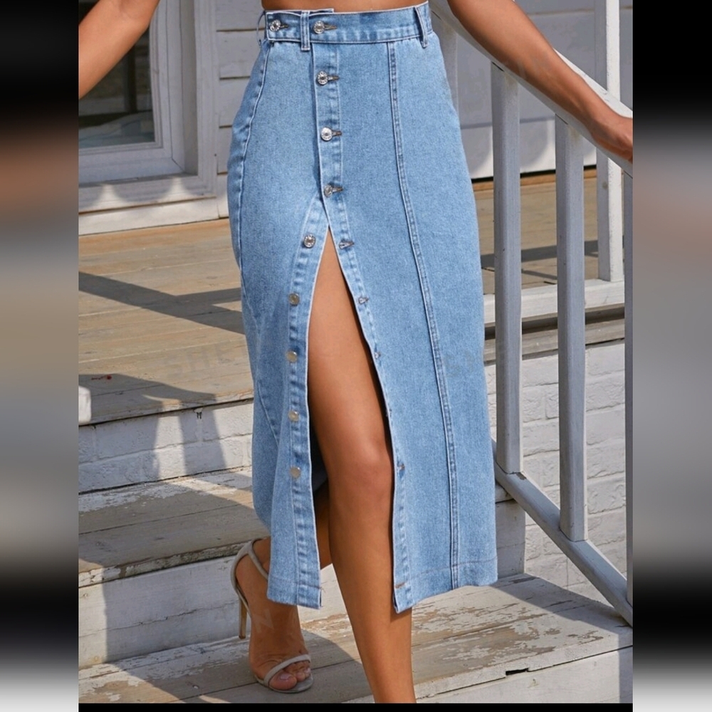 NWOT Denim skirt with buttons